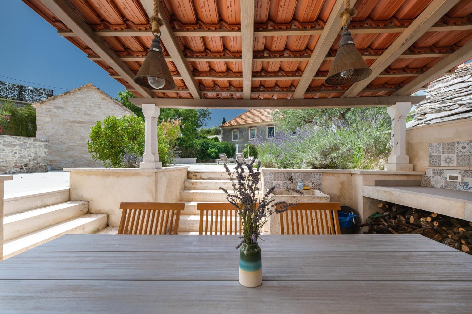 Villa Komelo Škrip Εξωτερικό φωτογραφία